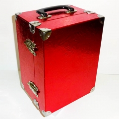 Κουτί για βαλίτσα από κόκκινο τετράγωνο χαρτί με μεταλλική λαβή για αποθήκευση