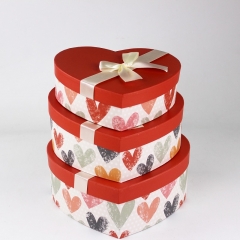 κόκκινο τριών τεμαχίων κουτί που διακοσμητικά σε σχήμα κεριού κουτί δώρου κεριών